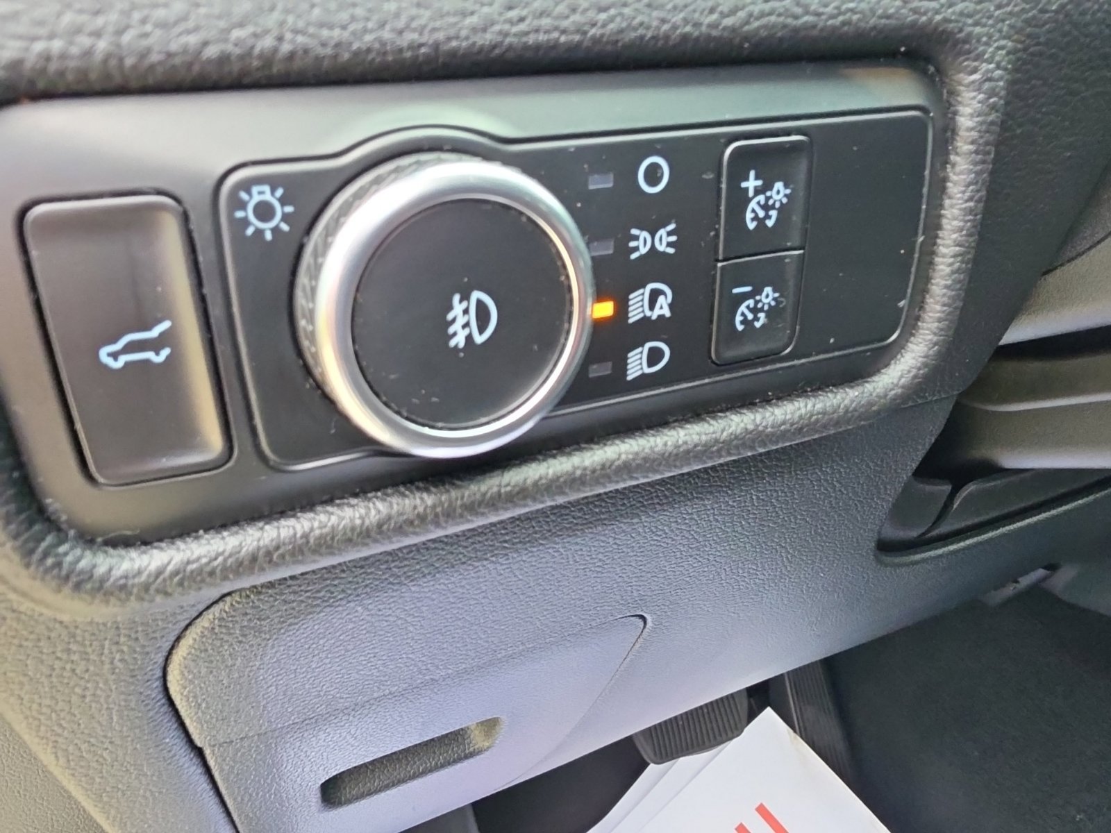 Used 2023 Ford Explorer XLT w/ Equipment Group 202A AWD/4WD image 27