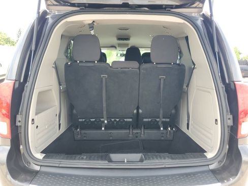 Used 2018 Dodge Grand Caravan SE FWD image 27