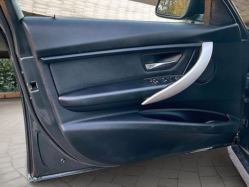 Used 2018 BMW 320i xDrive Sedan image 18