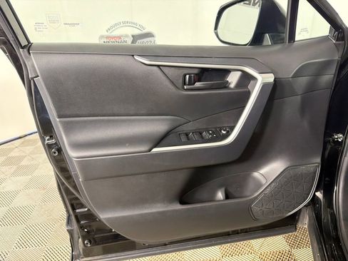 Used 2025 Toyota RAV4 LE FWD image 10