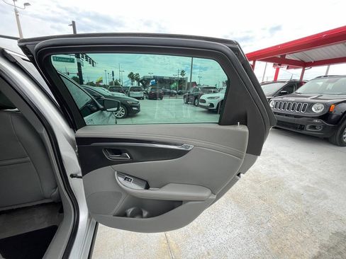 Used 2018 Chevrolet Impala LT FWD image 3