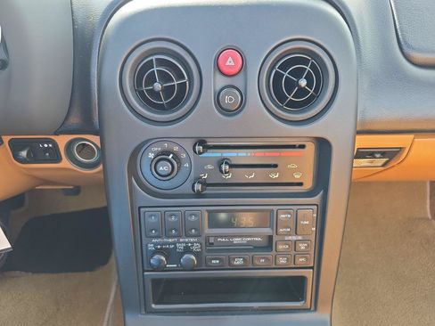 Used 1994 MAZDA MX-5 Miata RWD image 9