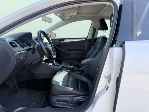 Used 2017 Volkswagen Jetta SE image 25