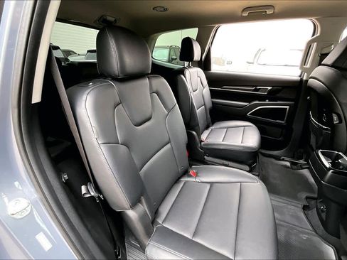 Used 2024 Kia Telluride S image 18