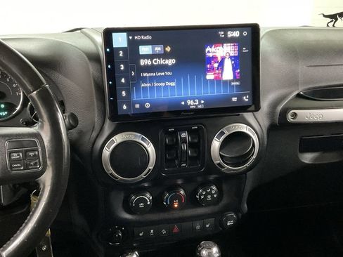 Used 2016 Jeep Wrangler Unlimited Sahara w/ Connectivity Group AWD/4WD image 13