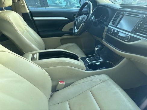Used 2017 Toyota Highlander XLE image 7
