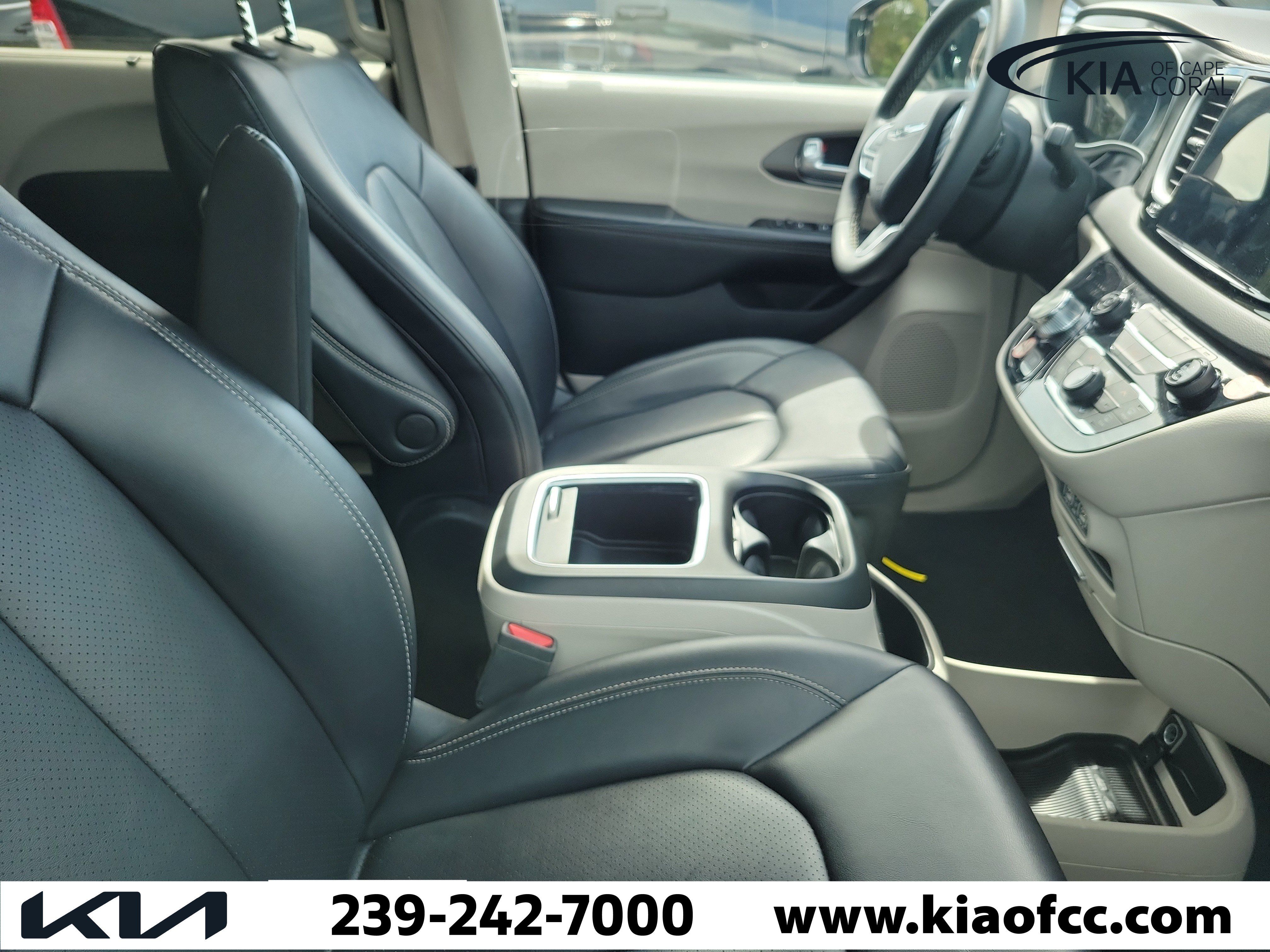 Used 2024 Chrysler Pacifica Touring-L FWD image 10