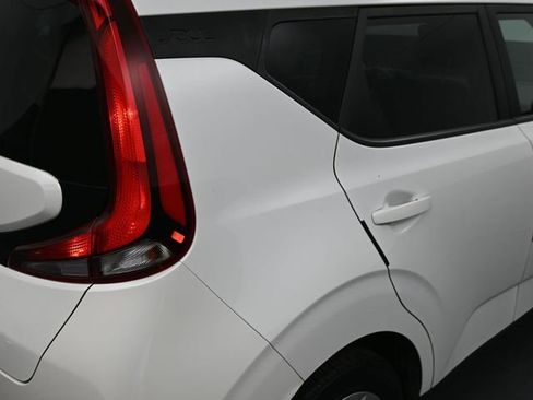 Used 2020 Kia Soul LX image 18