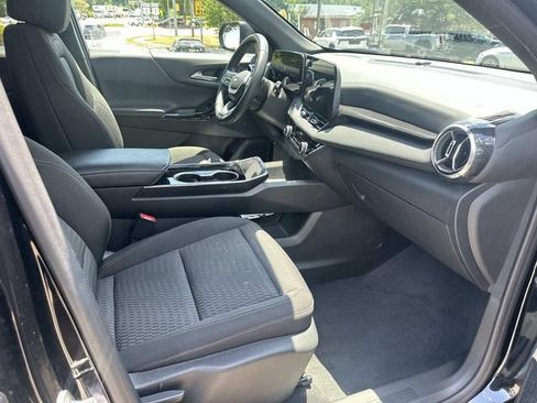 Used 2025 Chevrolet Equinox LT AWD/4WD image 9