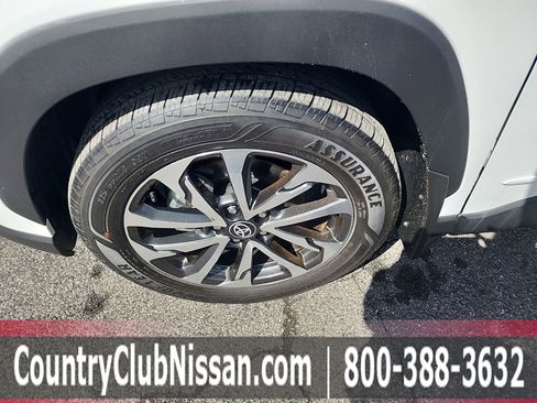 Used 2023 Toyota Corolla Cross XLE w/ Convenience Package image 33