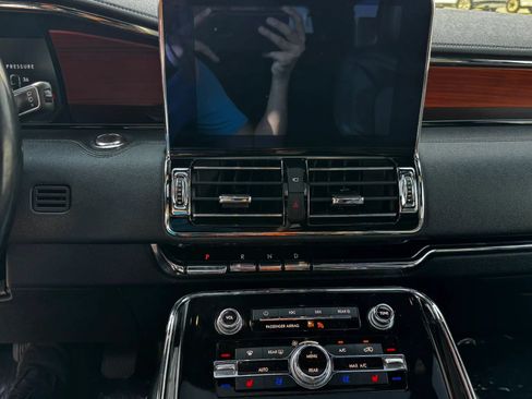 Used 2019 Lincoln Navigator L Reserve w/ Cargo Package AWD/4WD image 36