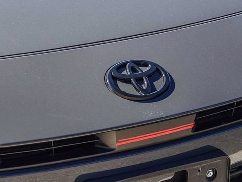 Used 2025 Toyota Camry SE w/ Convenience Package image 5