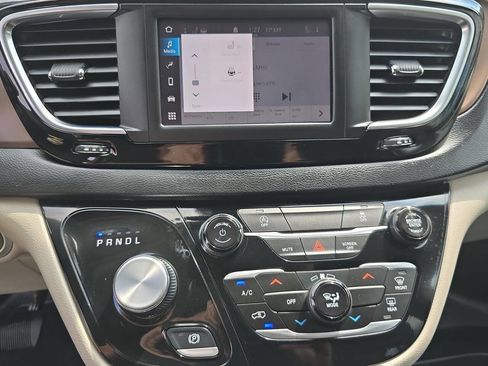 Used 2024 Chrysler Voyager LX image 19