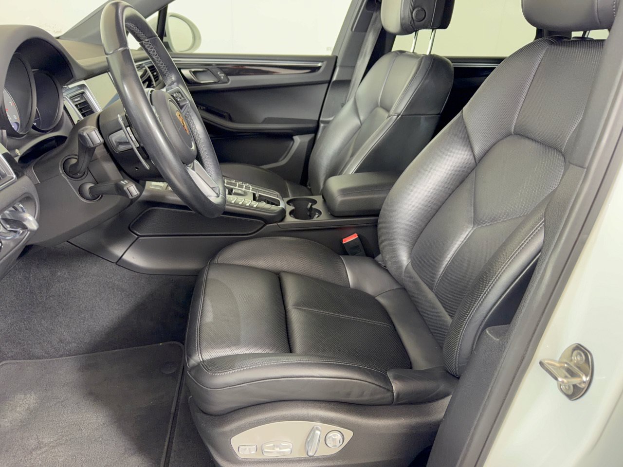 Used 2017 Porsche Macan S AWD/4WD image 5