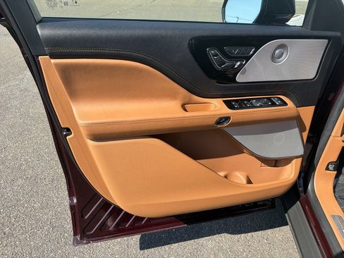 Certified 2023 Lincoln Aviator Black Label w/ Dynamic Handling Package AWD/4WD image 10