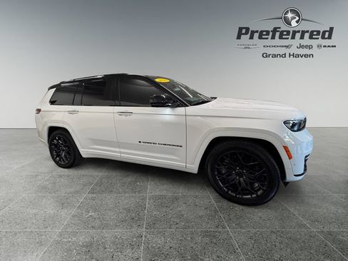 Used 2024 Jeep Grand Cherokee L Summit AWD/4WD image 9