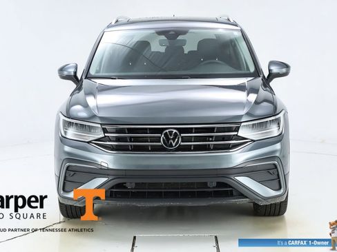 Used 2024 Volkswagen Tiguan SE w/ Panoramic Sunroof Package FWD image 16