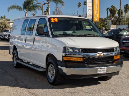 Used 2024 Chevrolet Express 2500 w/ Driver Convenience Package image 3