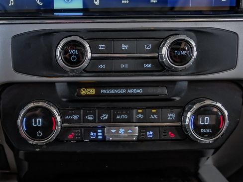 Used 2022 Ford F350 Lariat w/ Lariat Ultimate Package AWD/4WD image 28