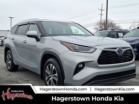 Used 2021 Toyota Highlander XLE image 1