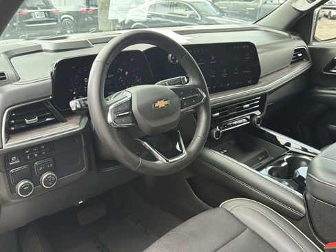 Used 2025 Chevrolet Suburban Premier RWD image 33