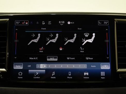 Used 2024 Chrysler Pacifica Touring-L FWD image 17