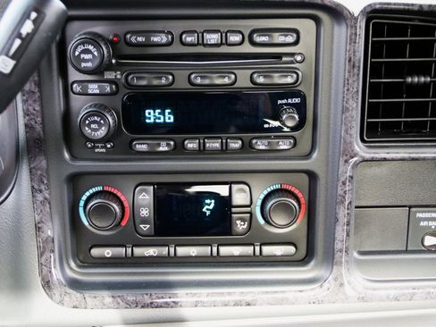 Used 2004 GMC Sierra 3500 SLT w/ Heavy-Duty Power Package image 28