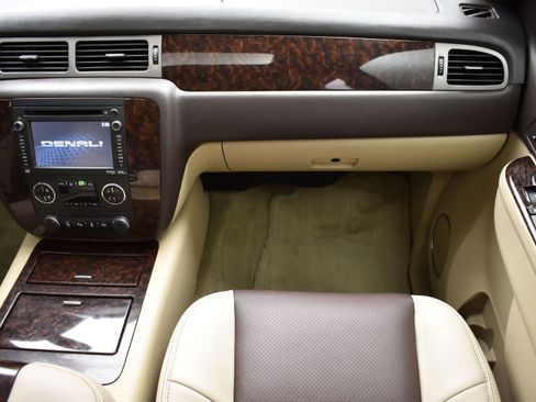 Used 2014 GMC Sierra 2500 Denali w/ Suspension Package, Off-Road image 36