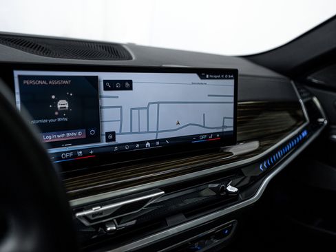 Used 2024 BMW X6 xDrive40i w/ Premium Package image 11