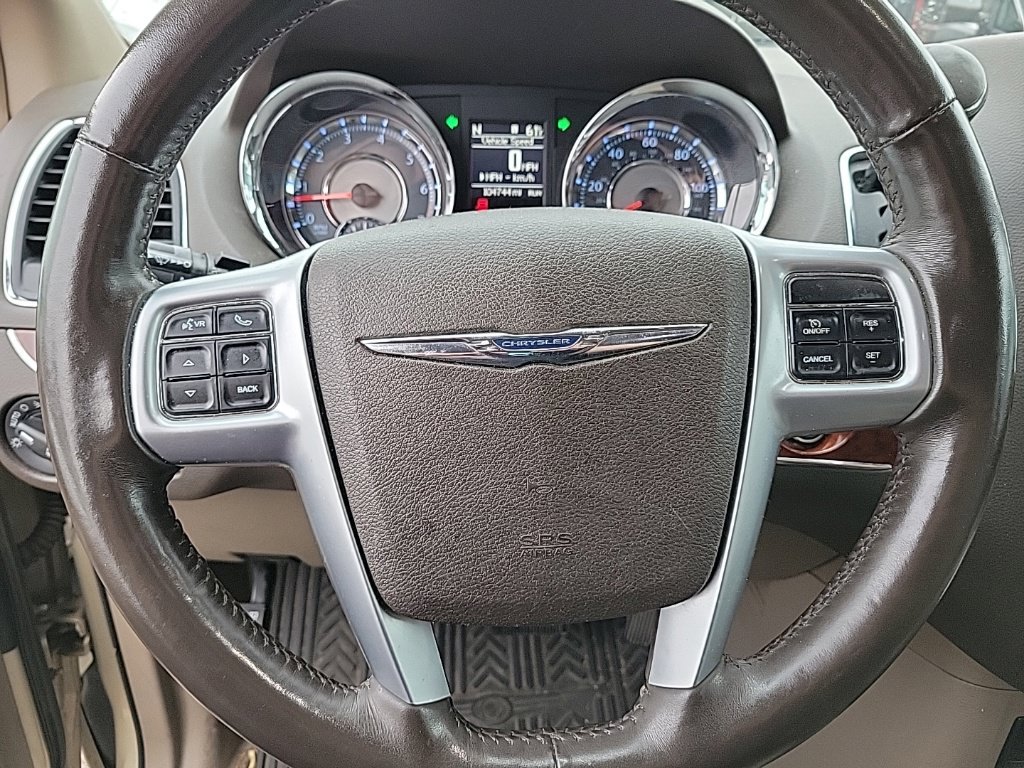 Used 2012 Chrysler Town & Country Touring-L w/ Driver Convenience Group FWD image 9