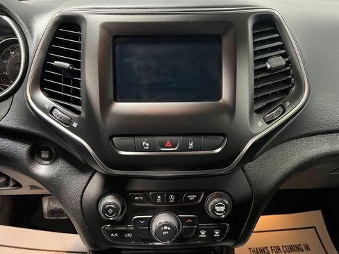 Used 2021 Jeep Cherokee Latitude Plus image 10