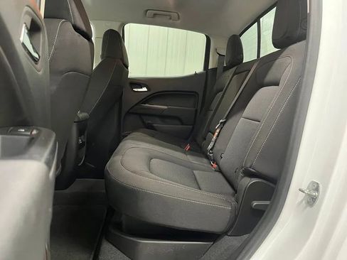 Used 2022 Chevrolet Colorado LT w/ LT Convenience Package AWD/4WD image 16