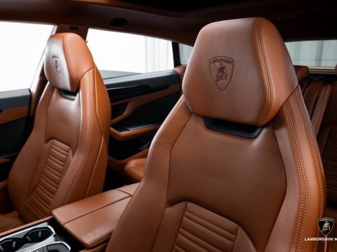 Used 2025 Lamborghini Urus SE image 30