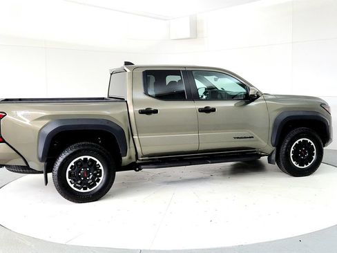 Certified 2024 Toyota Tacoma TRD Off-Road AWD/4WD image 6