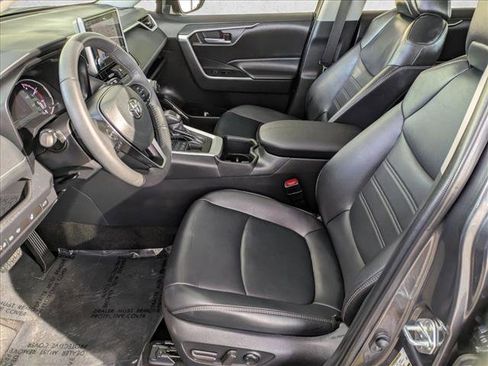 Used 2023 Toyota RAV4 XLE Premium image 17