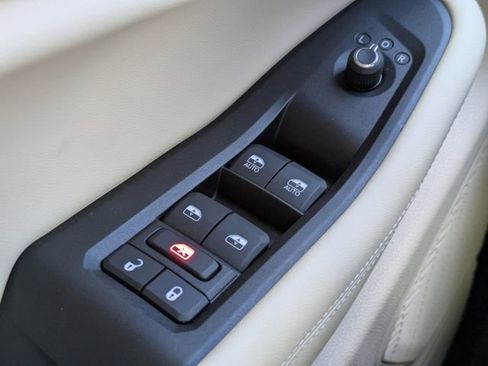 Used 2025 Jeep Grand Cherokee L Limited w/ Black Appearance Package image 24