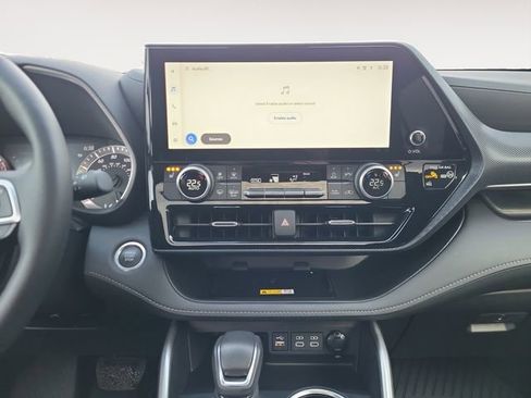 Used 2024 Toyota Highlander XLE image 15