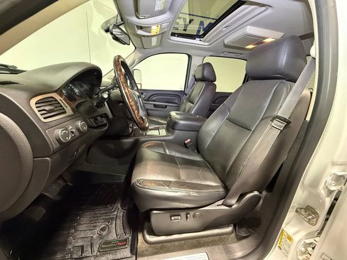 Used 2014 GMC Sierra 2500 Denali w/ Suspension Package, Off-Road image 15