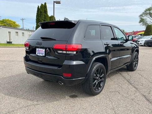 Used 2017 Jeep Grand Cherokee Altitude AWD/4WD image 5