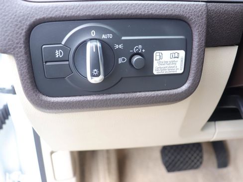 Used 2013 Volkswagen Touareg TDI AWD/4WD image 27