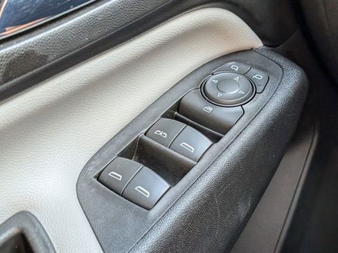 Used 2020 Chevrolet Equinox LS image 22