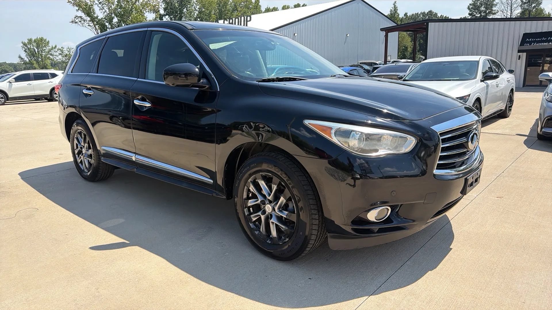 Used 2013 INFINITI JX35 AWD w/ Premium Pkg image 3