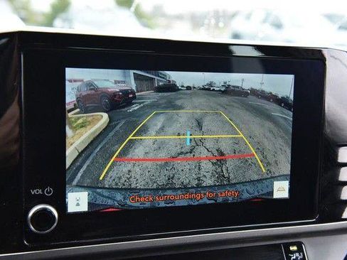 Used 2025 Toyota Camry SE image 13