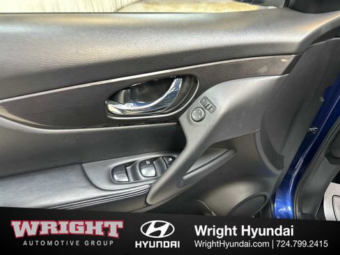 Used 2020 Nissan Rogue SV image 10