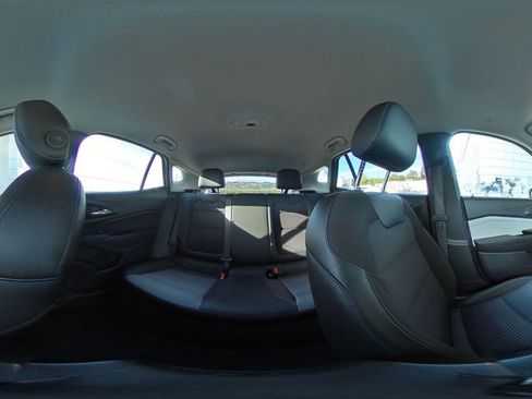 Used 2025 Chevrolet Trax LT image 40