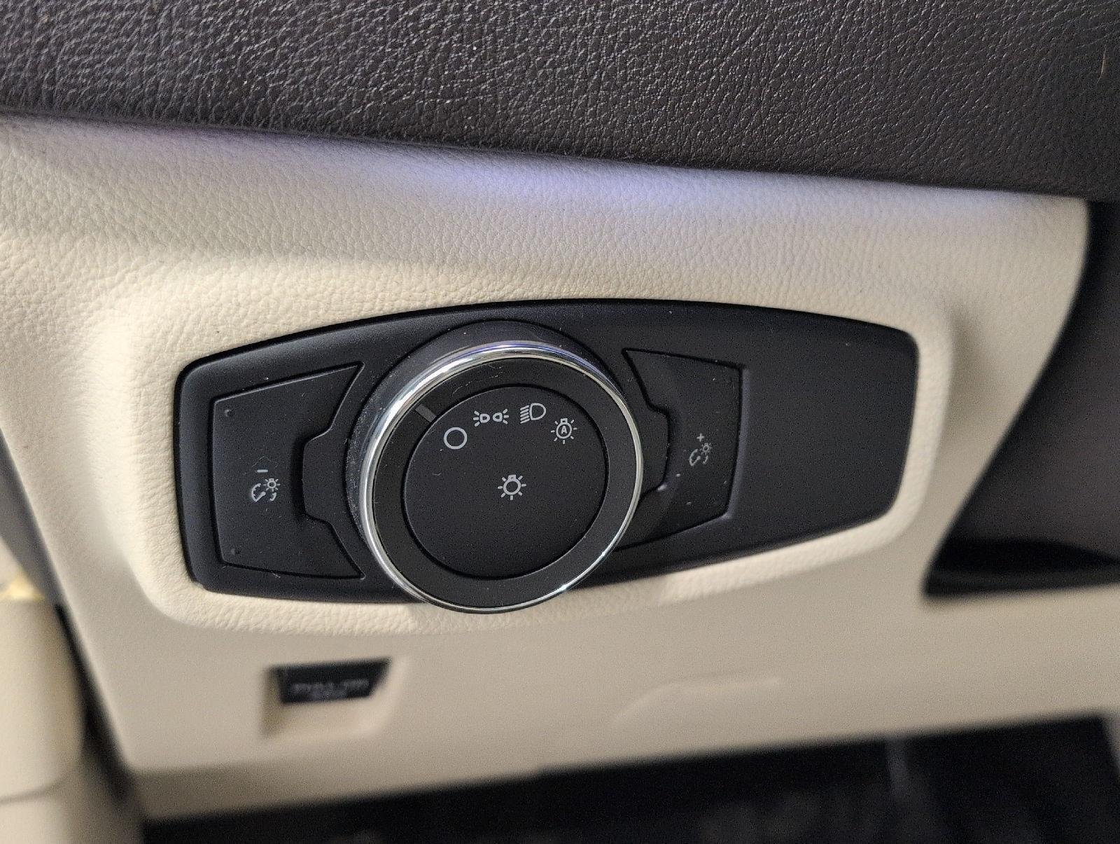 Used 2015 Lincoln MKC FWD w/ Equipment Group 101A Select image 10
