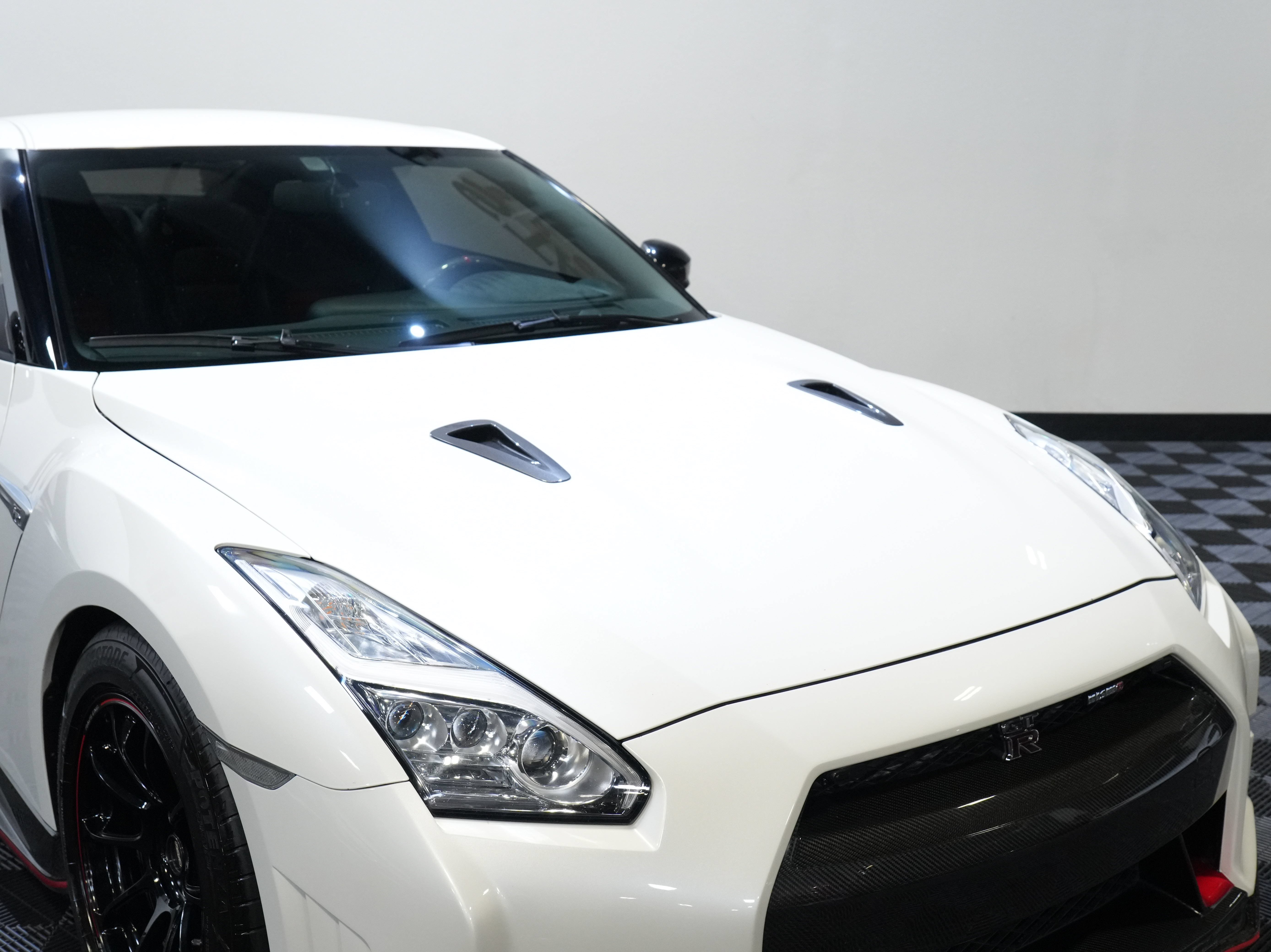 Used 2016 Nissan GT-R NISMO AWD/4WD image 12