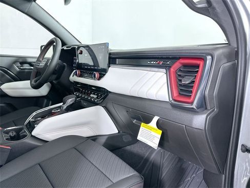 New 2025 GMC Canyon AT4 w/ AT4X Package image 30