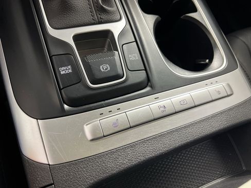 Used 2022 Kia Carnival LX FWD image 33