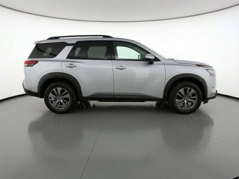 Used 2025 Nissan Pathfinder SV image 11
